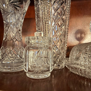 CRYSTAL AND CUT GLASS GROUPING - P112