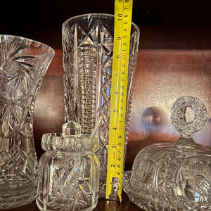 CRYSTAL AND CUT GLASS GROUPING - P112