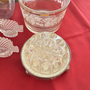 VINTAGE GLASS GROUPING (GLASS SWANS AND MORE) - P114