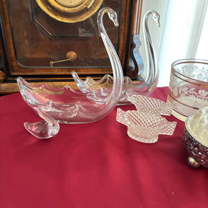 VINTAGE GLASS GROUPING (GLASS SWANS AND MORE) - P114