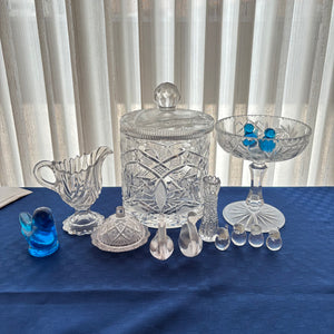 VINTAGE CRYSTAL AND GLASS GROUPING (BLUE BIRDS AND MORE) - P117