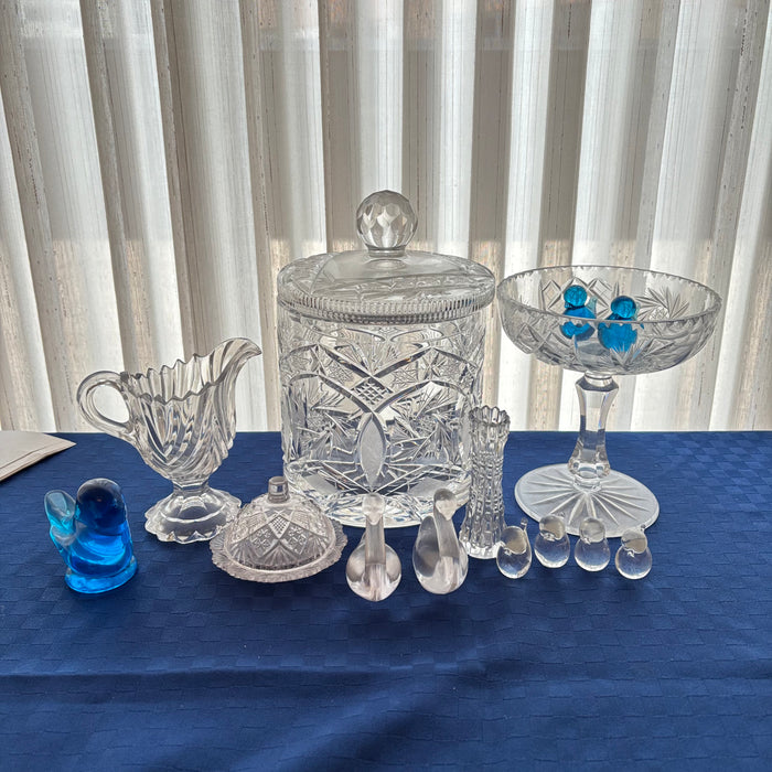 VINTAGE CRYSTAL AND GLASS GROUPING (BLUE BIRDS AND MORE) - P117