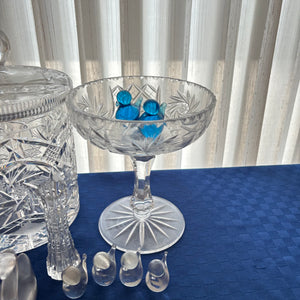 VINTAGE CRYSTAL AND GLASS GROUPING (BLUE BIRDS AND MORE) - P117