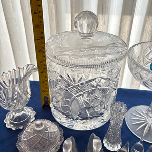 VINTAGE CRYSTAL AND GLASS GROUPING (BLUE BIRDS AND MORE) - P117