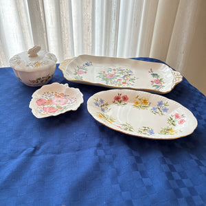 VINTAGE CHINA GROUPING (PARAGON AND MORE) - P118