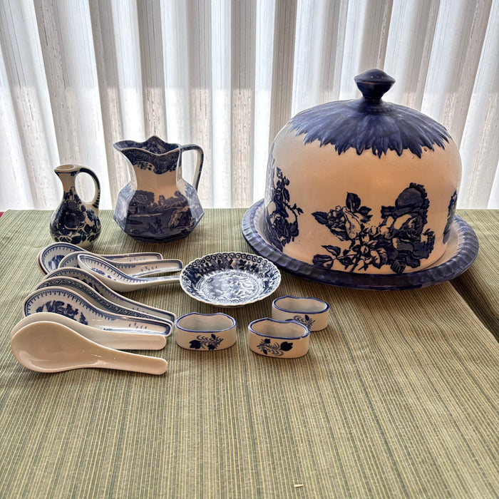VINTAGE BLUE AND WHITE PORCELAIN GROUPING - P121