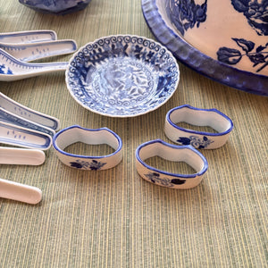 VINTAGE BLUE AND WHITE PORCELAIN GROUPING - P121