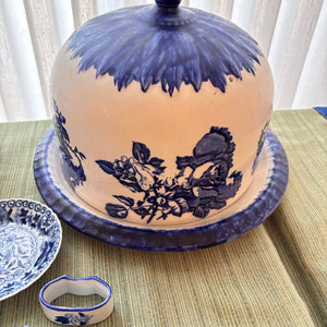 VINTAGE BLUE AND WHITE PORCELAIN GROUPING - P121
