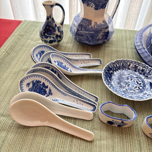 VINTAGE BLUE AND WHITE PORCELAIN GROUPING - P121