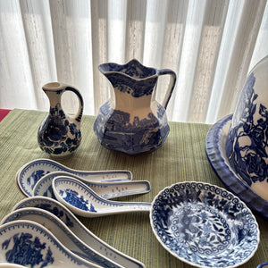VINTAGE BLUE AND WHITE PORCELAIN GROUPING - P121