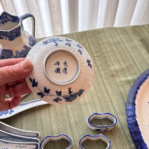 VINTAGE BLUE AND WHITE PORCELAIN GROUPING - P121