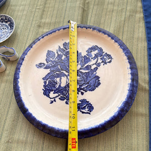 VINTAGE BLUE AND WHITE PORCELAIN GROUPING - P121