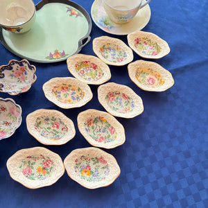 VINTAGE CHINA GROUPING - P122