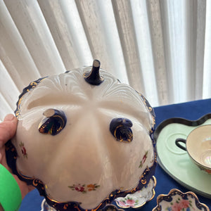 VINTAGE CHINA GROUPING - P122