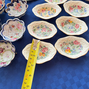VINTAGE CHINA GROUPING - P122