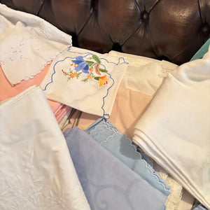 VINTAGE LINENS GROUPING - P128
