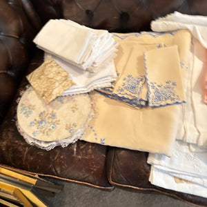 VINTAGE LINENS GROUPING - P128