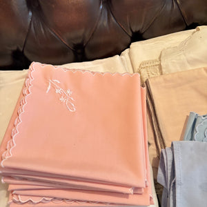 VINTAGE LINENS GROUPING - P128