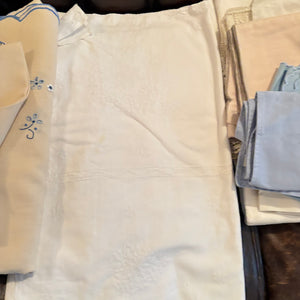 VINTAGE LINENS GROUPING - P128