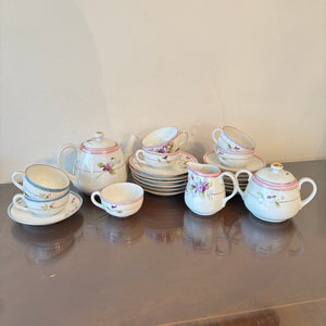 VINTAGE CHINA GROUPING (CHILDREN'S TEA SET AND MORE) - P132