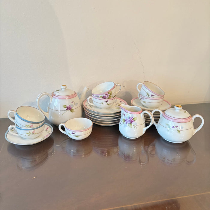 VINTAGE CHINA GROUPING (CHILDREN'S TEA SET AND MORE) - P132