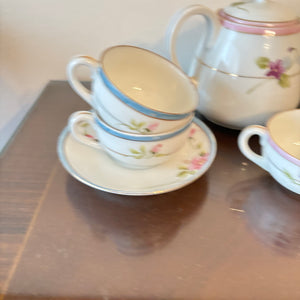 VINTAGE CHINA GROUPING (CHILDREN'S TEA SET AND MORE) - P132