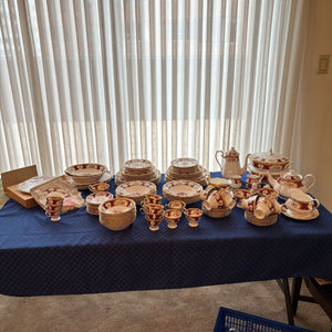 127 PIECE ROYAL ALBERT LADY HAMILTON CHINA GROUPING (IN EXCELLENT CONDITION) - P105