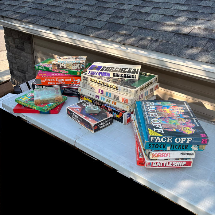 Vintage Games Grouping (Parcheesi, Battleship and More) - R309