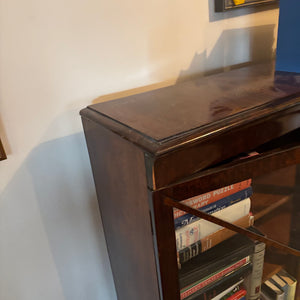 ANTIQUE DISPLAY CABINET WITH 3 GLASS DOORS AND WOODEN SHELVES (CABINET ONLY - CONTENTS NOT INCLUDED) - P208