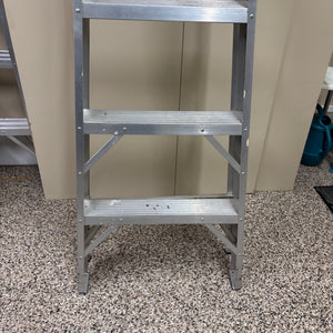7Ft Tall Ladder - M324