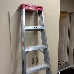 7Ft Tall Ladder - M324