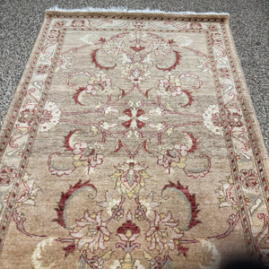 5ft x 4ft Vintage Wool Area Rug - M326