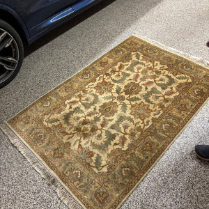 6Ft x 4Ft Vintage Wool Area Rug - M328