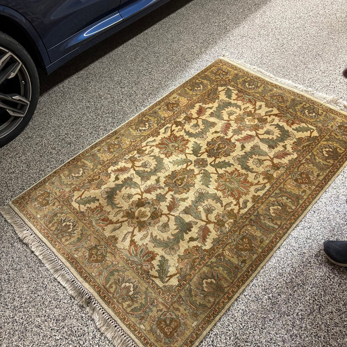 6Ft x 4Ft Vintage Wool Area Rug - M328
