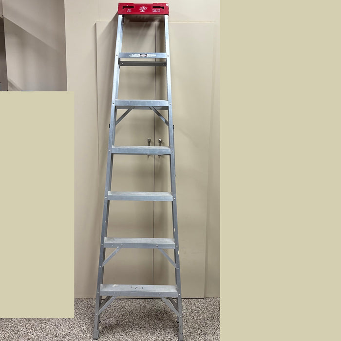 7Ft Tall Ladder - M324