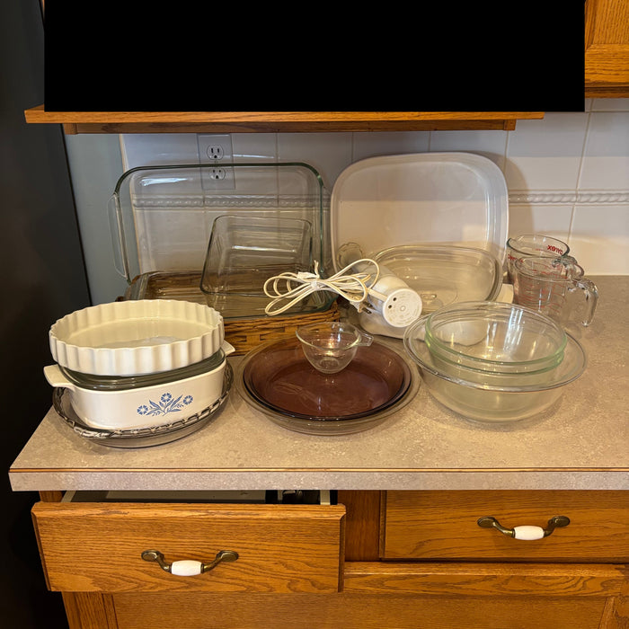 Kitchen Grouping (Roasting Pans and More) - C421