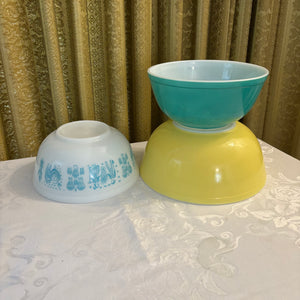 Vintage Pyrex Mixing Bowls Grouping - R521