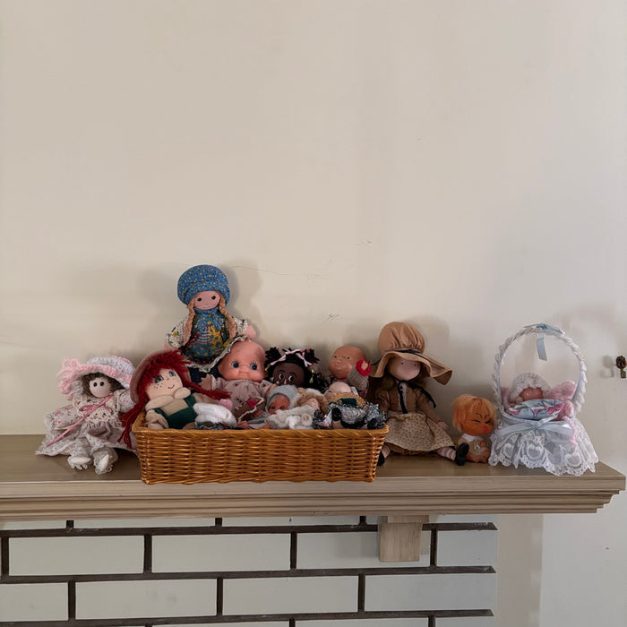 Small Vintage Dolls Grouping - R567