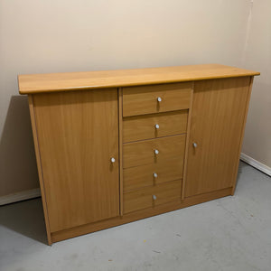 Credenza/Dresser with 5 Drawers and 2 Cabinets - S522