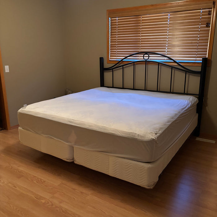 King Size Mattress with Box Springs and Lightweight Metal Frame - S606
