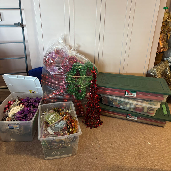 Christmas Grouping (Wrapping Paper and More) - 0457