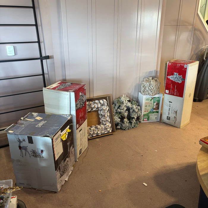 Christmas Grouping (Large Decor Pieces and More) - 0462