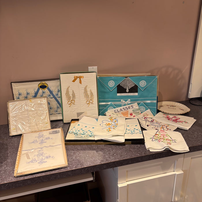 Vintage Linens Grouping - 0487