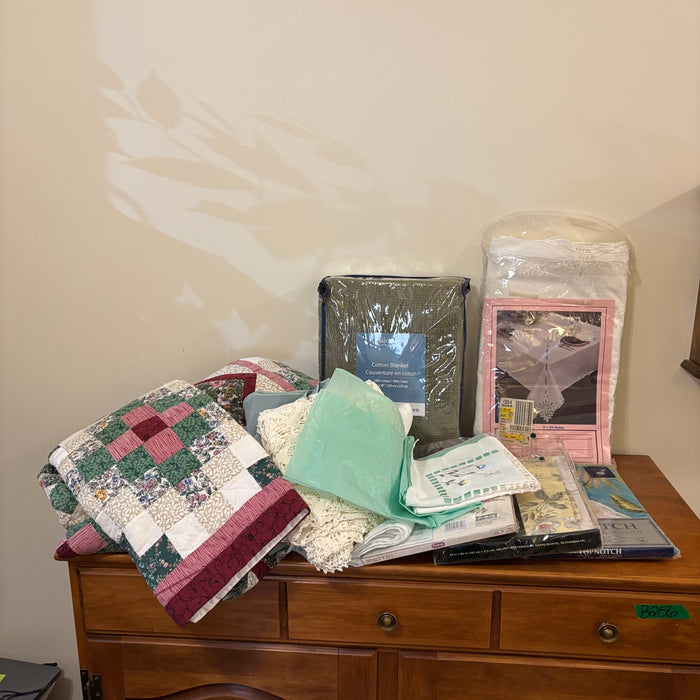 Linens Grouping (Double Quilt and More) - B268