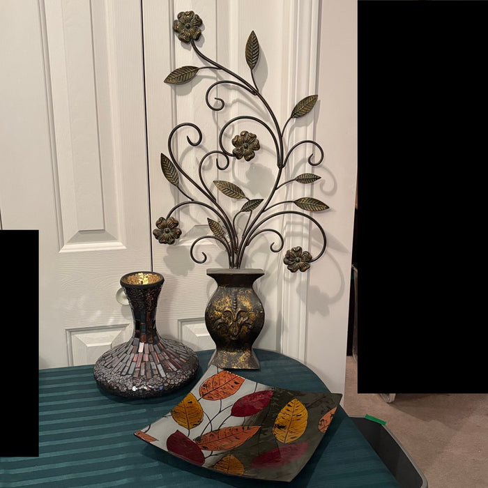 Home Decor Grouping (Metal Wall Hanging and More) - B223