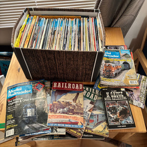 Box of vintage railway magazines - L509