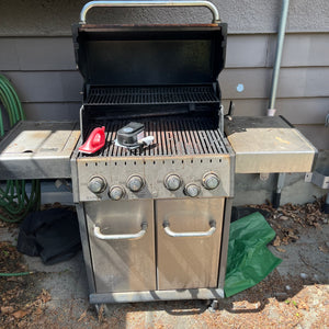 As is Broil King natural gas BBQ- L628