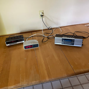 Electronics Grouping (clock radios) - L669