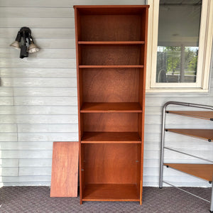 Tall woden bookcase - L541