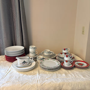 Christmas dishes grouping - L544
